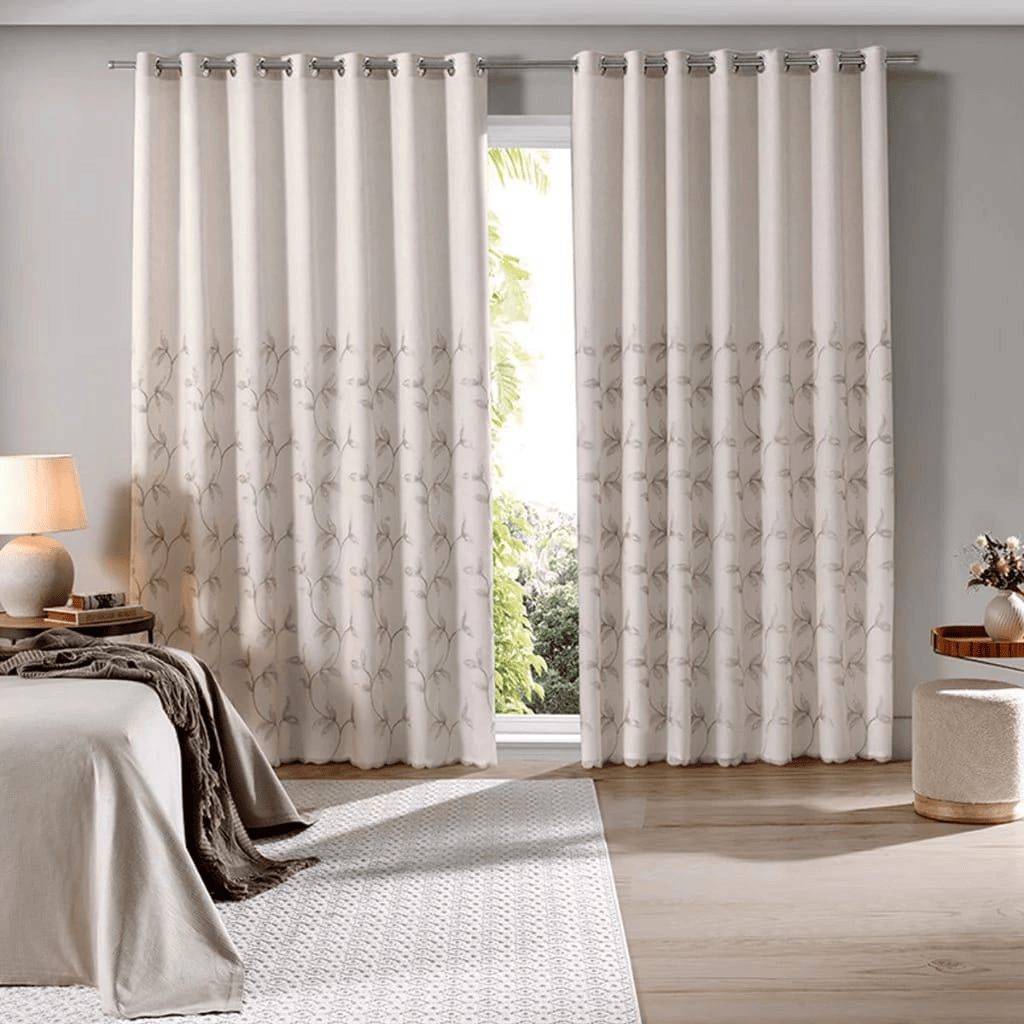 Cortina Bella Janela 3.00m x 1.70m Branco Bordado