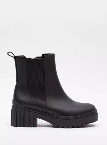 Bota Petite Jolie Chelsea Preto com Solado Tratorado