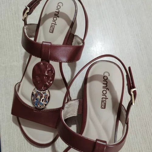 Sandália Comfortflex Casual  Napa Polish Plus/Rum Feminina