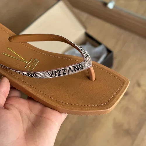 Sandália Rasteira Feminina Vizzano Com Brilho Camel