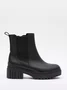Bota Petite Jolie Chelsea Preto com Solado Tratorado